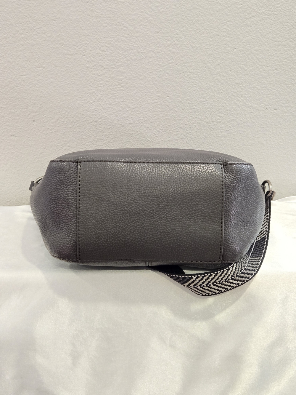 The Sak Lucia Gray Pebbled Leather Satchel with Woven Strap EUC - Picture 5 of 16